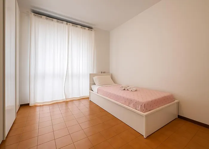 Apartment -10 Minutes From The Station- - 5 Beds- *