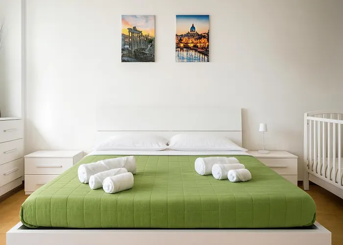 -10 Minutes From The Station- - 5 Beds- Apartment Rom